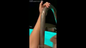 น้องดรีม Onlyfans ตัวเล็กหีตีบ โดนแฟนควยใหญ่กระแทกหีแรงๆ กลางแจ้งริมสระแตกในคาหี