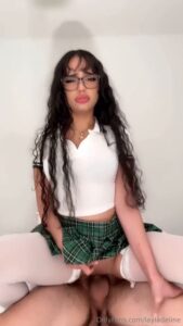 สาวฝรั่งแว่นนักเรียนญี่ปุ่น โดนแฟนซอยหีแบบไม่ยั้ง แตกในคาหีจนน้ำทะลัก