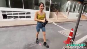 สาวทอมบอยตัวเล็กแว่นนมจิ๋ว รับงานนัดเย็ดฝรั่งควยใหญ่ ซอยหีแตกในโรงแรมเงียบๆ