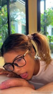 คลิปหลุด Urkalani น้องแว่นนมโคตรใหญ่ โดนควยใหญ่ซอยหีเนียนสดในห้องโรงแรม ครางลั่นน้ำแตกคาปากเต็มๆ